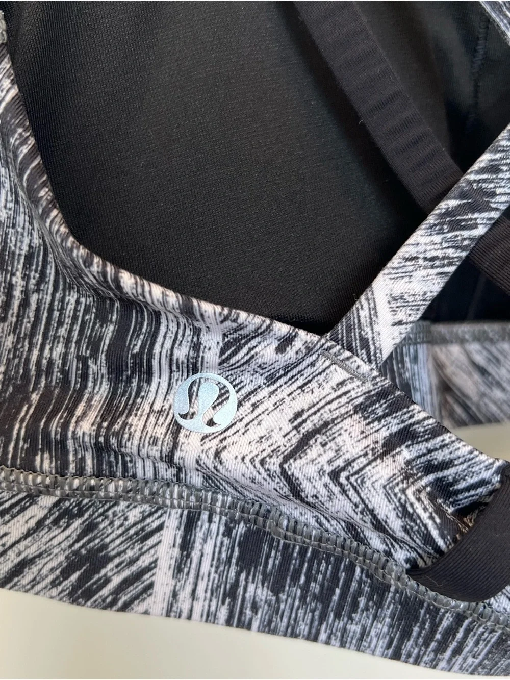 Lululemon Women's Energy Bra Heat Wave White Black - size 4